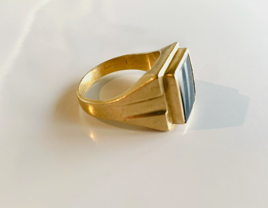 Vintage estate 9carat gold men’s  ring stamped 9ct