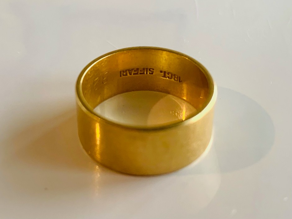 Vintage estate 18carat gold men’s ring - stamped 18ct