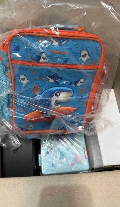 Assorted Box of Lunchboxes/Bags and Bottles. NB: Items may not be in origi
