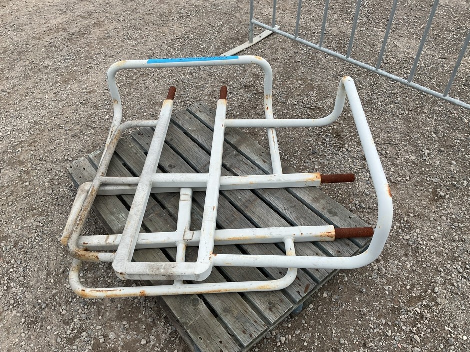 <p>2 x Bale Clamp Attachment Frames</p>