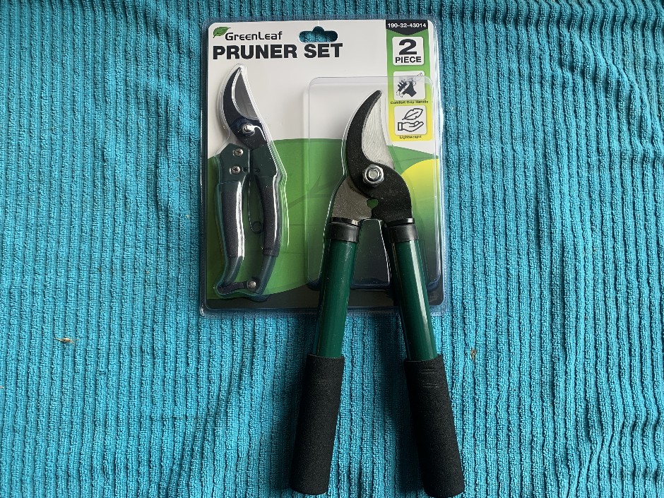 <p>6 x Greenleaf Pruner Sets (Unused)</p>