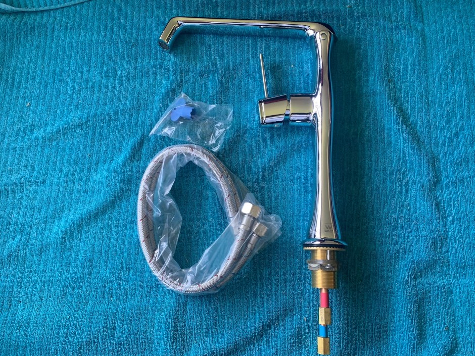 1 x Simply Inspiring Kitchen Swivel Mixing Tap (Unused)