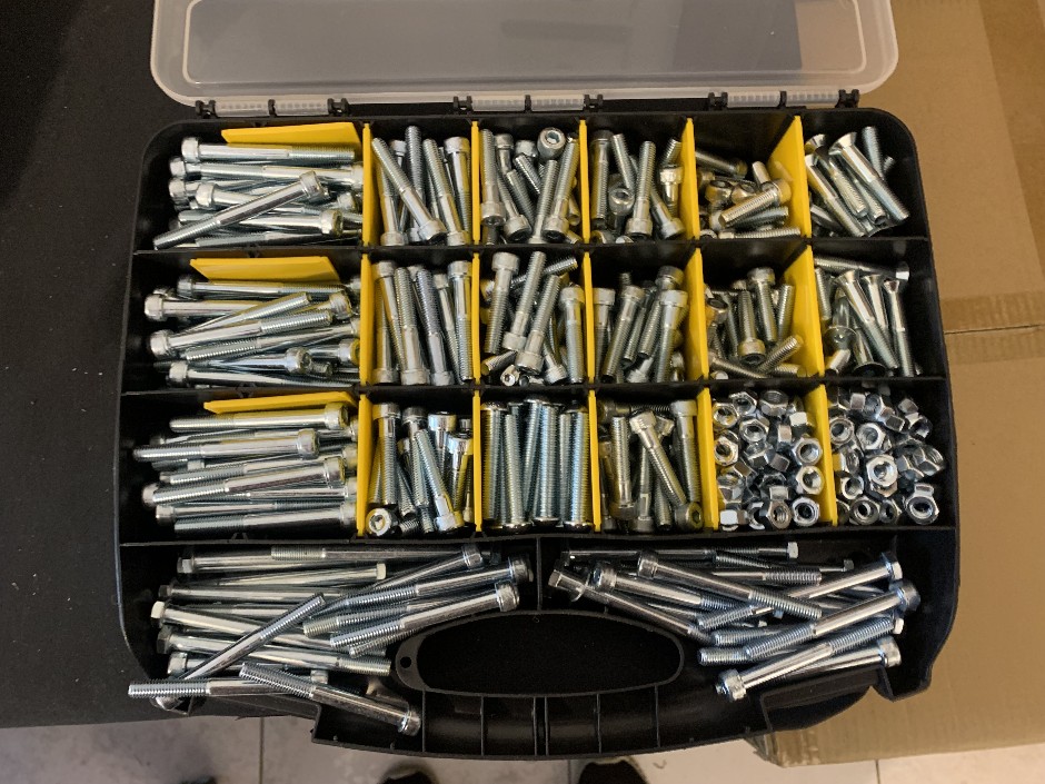 Medium Sized Carry Case with Steel Allen & Apex Bolts & Nuts (Unused)</p