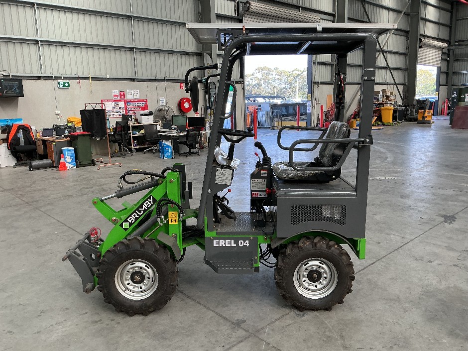 2021 Everun Brumby EREL04 Excavator & Buckets, Fork Attachments