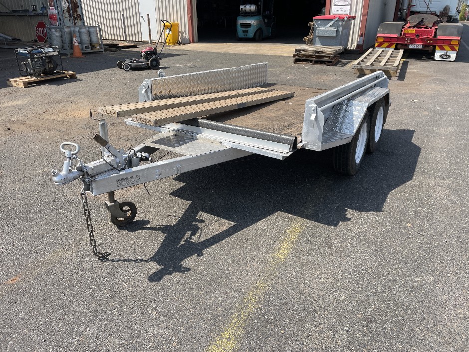 <p>2007 Modern Trailer's Box Trailer With Ramps</p>