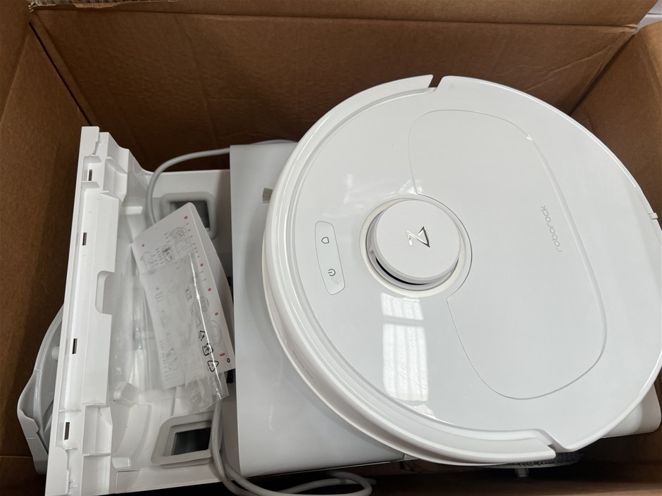 ROBOROCK Qrevo Series, Model: W0PEP. NB: Minor use, Not In original Box.