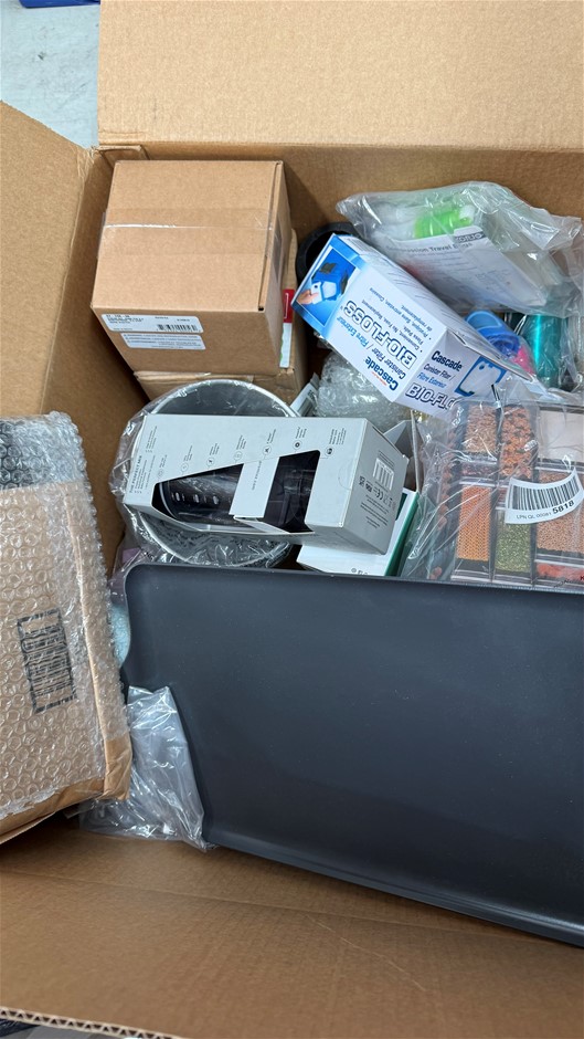 Assorted Box of Kitchenware/Homeware Items. NB: Items may not be in origina
