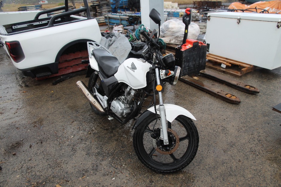 <p>2017 Honda CB125E Road Bike</p>