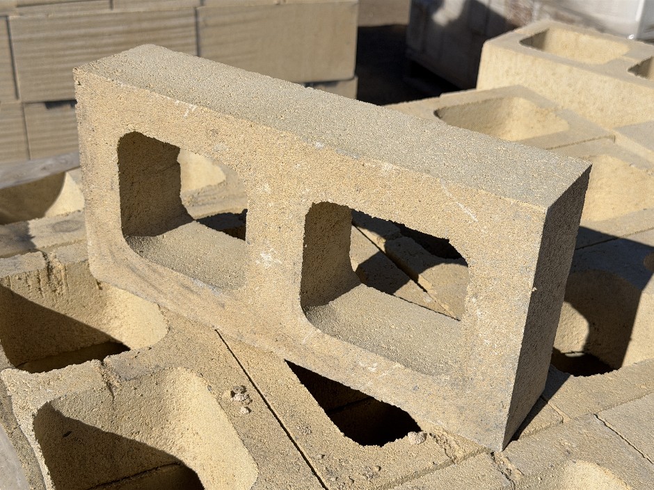 <p>Concrete Building Blocks - Code 20.71 Cream with Smooth Face 190mm x 390