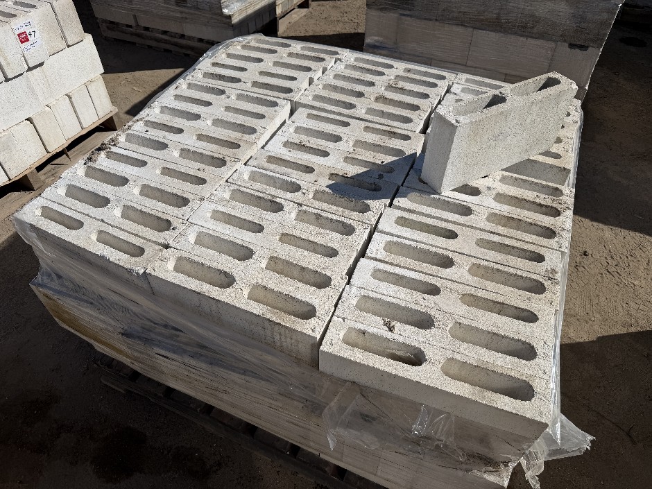 Concrete Building Blocks - Code 10.01 White with Smooth Face 90mm x 390m