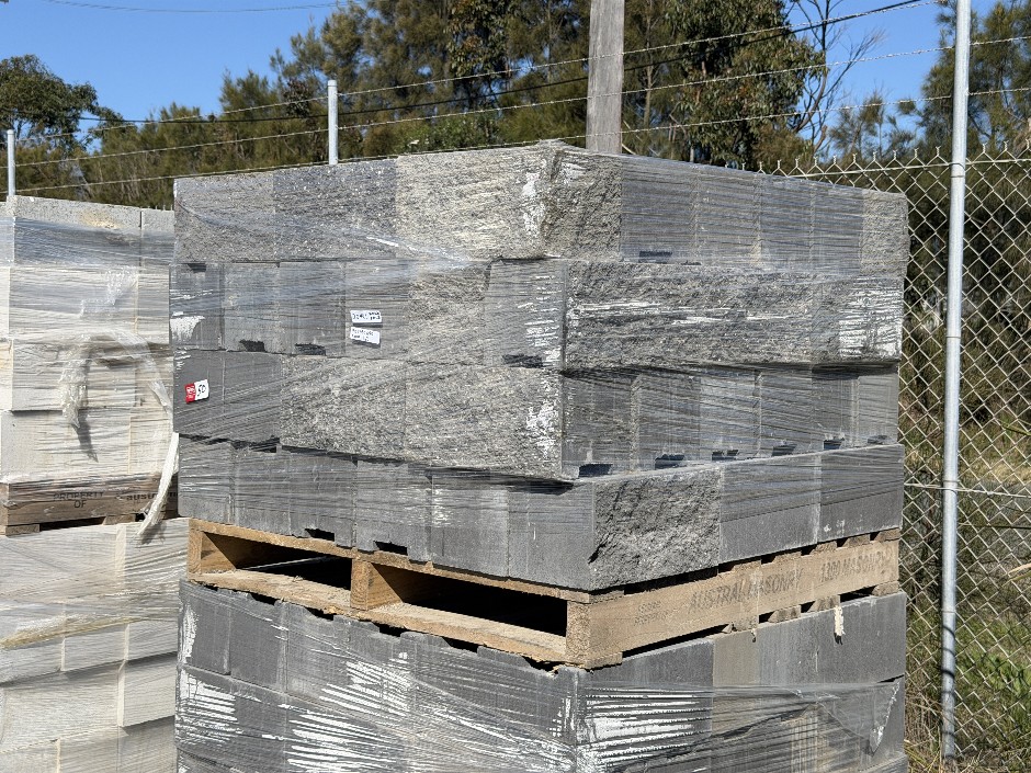<p>Concrete Building Blocks - Code 20.421 Black with Rock Face 190mm x 390m