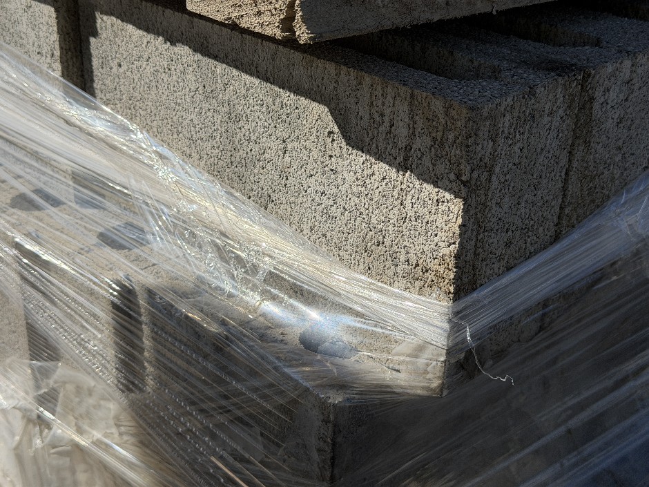 <p>Concrete Building Blocks - Code 12.01 Grey with Smooth Face 110mm x 390m