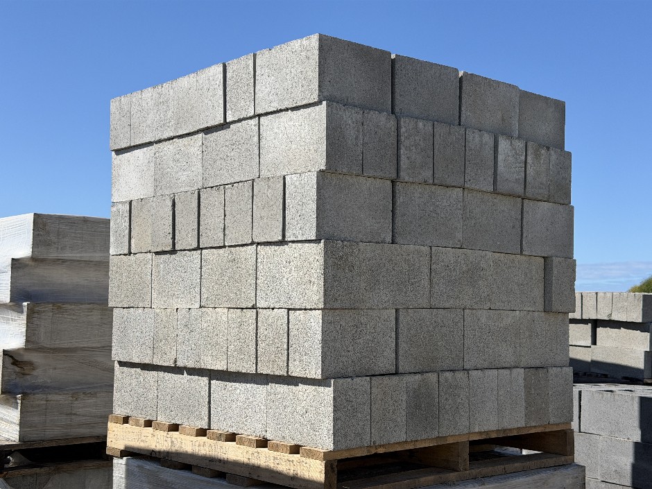 Concrete Building Blocks - Code 15.02 Grey with Smooth Face 140mm x 390m