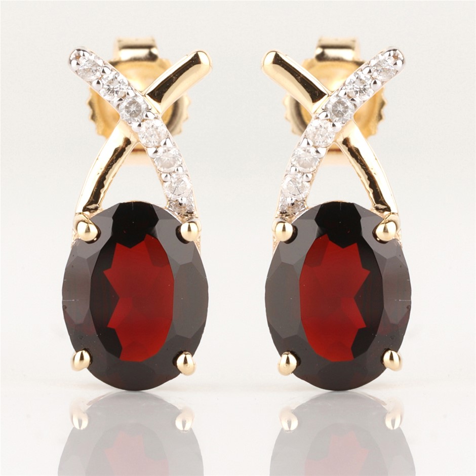 Yellow Gold Natural Garnet & Diamond Earrings with IGI valuation