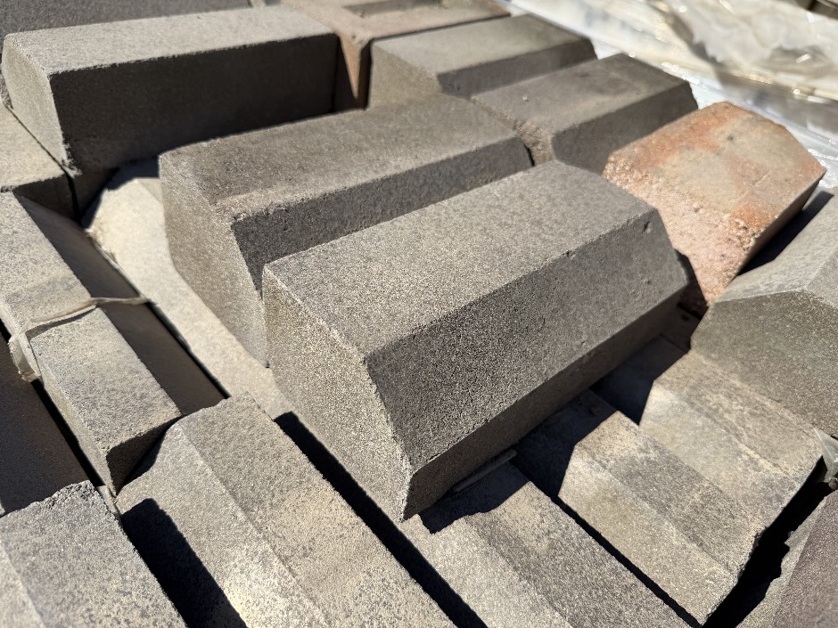 <p>Dry Press SolidSlope Face House Bricks</p>