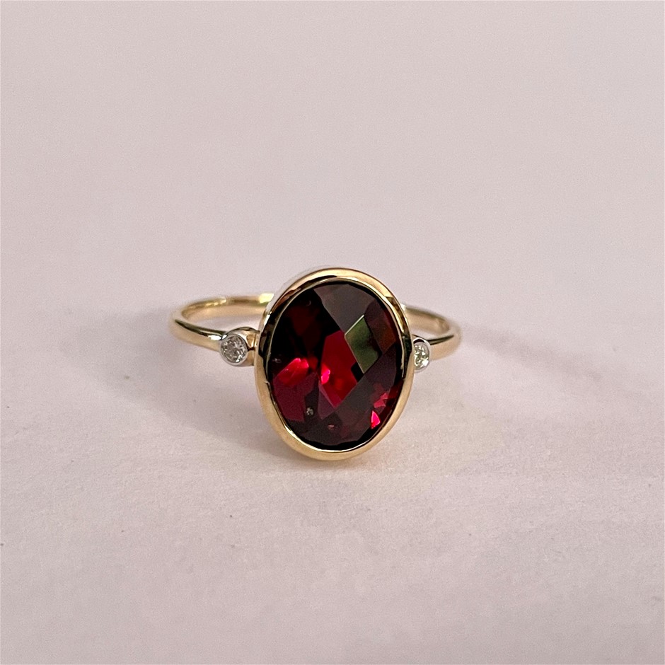 Yellow Gold Natural Garnet & Diamond Ring with IGI valuation