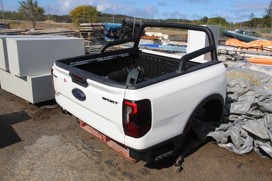 <p>Ford 4WD Sport Ute Body Tray</p>