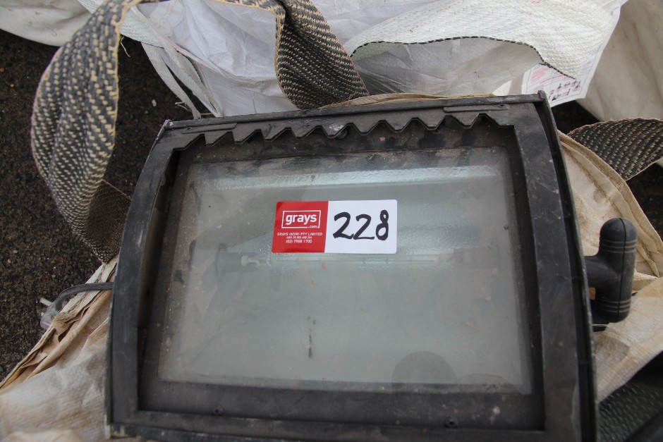<p>Halogens Flood Lights (Sticker 228)</p>