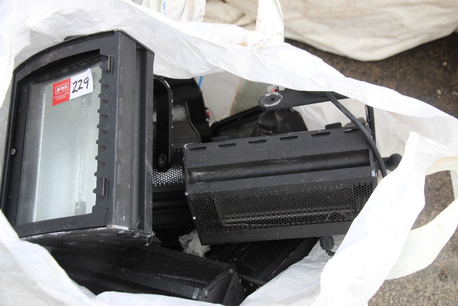 <p>Halogens Flood Lights (Sticker 229)</p>