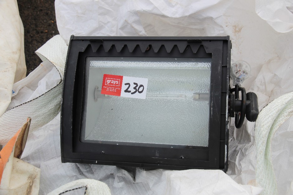 <p>Halogens Flood Lights (Sticker 230)</p>