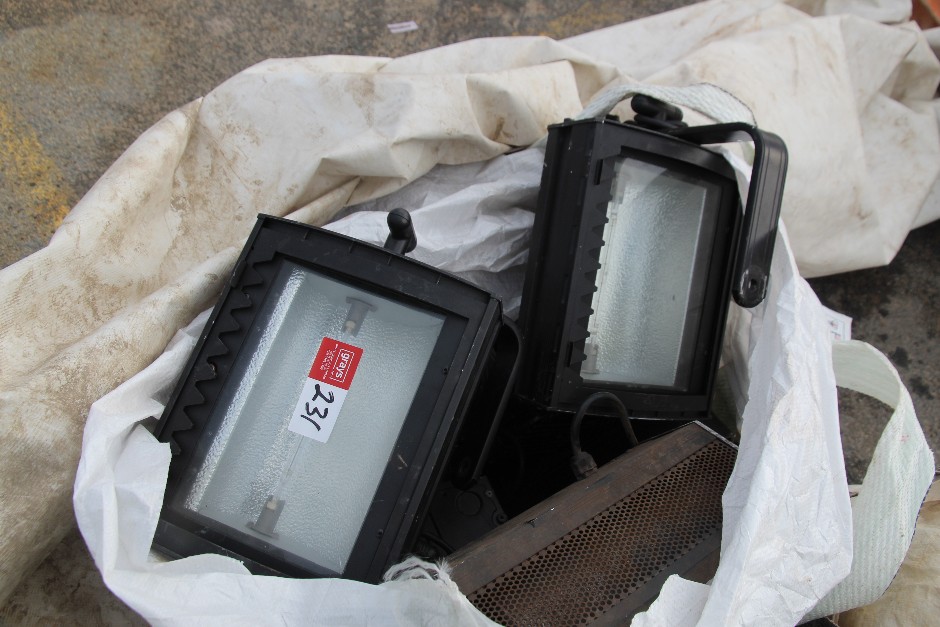 <p>Halogens Flood Lights (Sticker 231)</p>