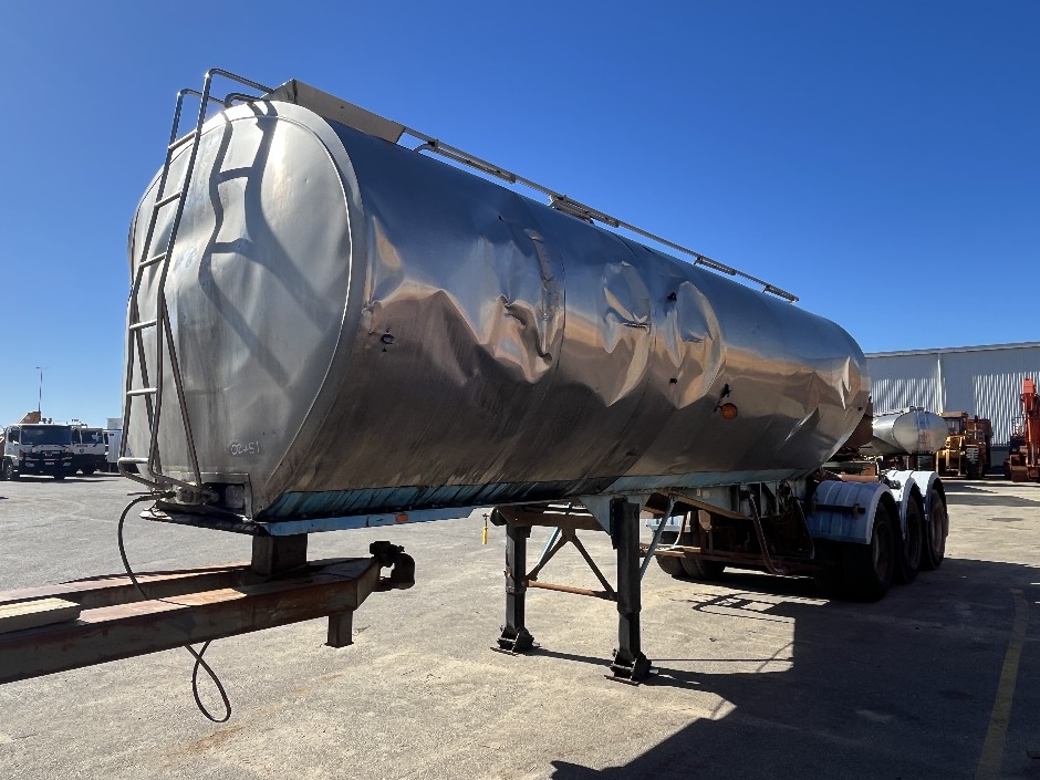<p>1986 Tieman Tanker Tri-Axle Trailer</p>
