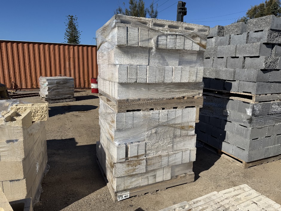 Concrete Building Blocks - Code 10.01 White with Smooth Face 90mm x 390m