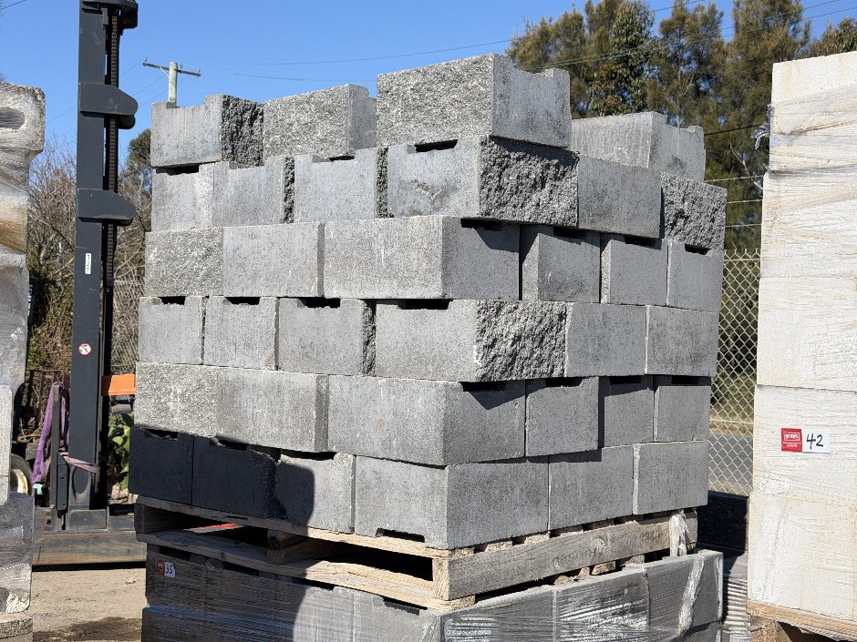 <p>Concrete Building Blocks - Code 30.421 Black with Rock Face 290mm x 390m