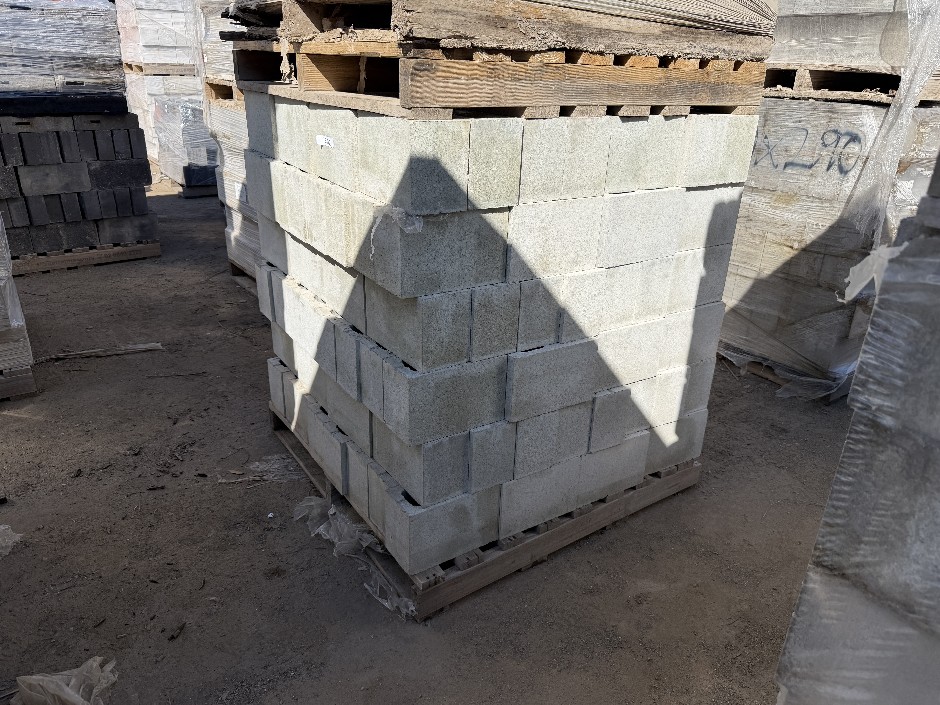 Concrete Building Blocks - Code 15.02 Grey with Smooth Face 140mm x 390m