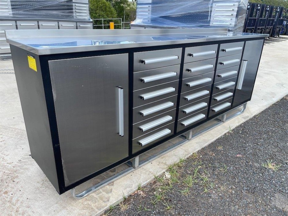 <p>18 Drawer Stainless Steel Work Bench(10ft)(Unused)</p>