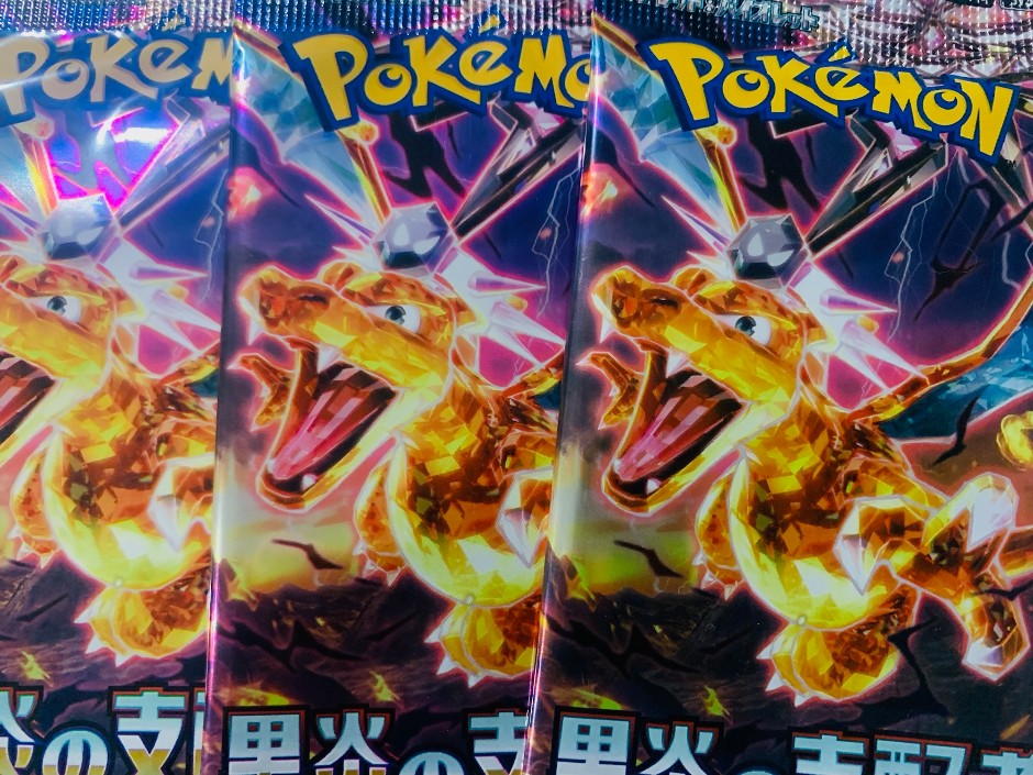 Lot of around 4000 Pokémon cards , Yu-Gi-Oh Japanese pop culture cards e