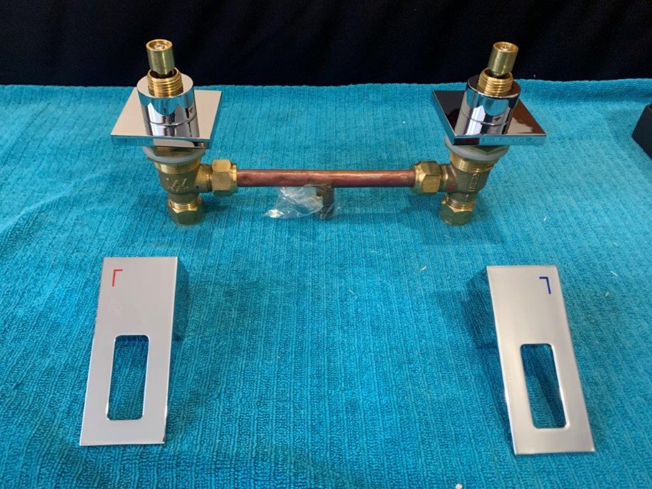 1 x Simply Inspiring Swivel Basin Mixer Tap (Never Used)