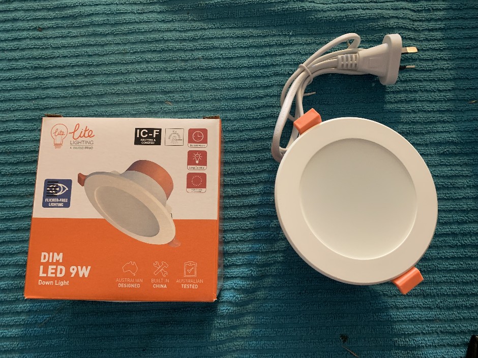 <p>10 x Lite 9W LED Dimmable Down Lights (Unused)</p>
