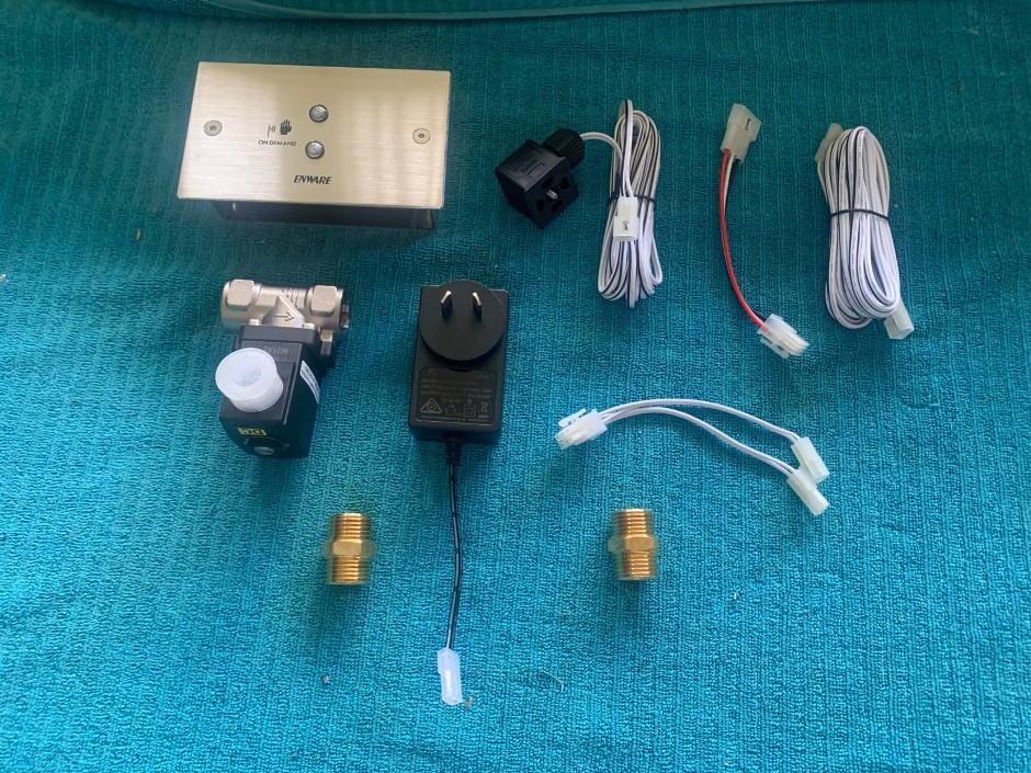 <p>1 x Enware On/Off Demand Sensor Tap, No Spout (Unused)</p>