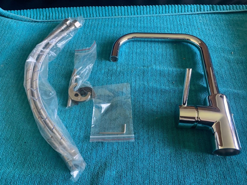 <p>1 x Single Lever Sink Mixing Tap (Unused)</p>