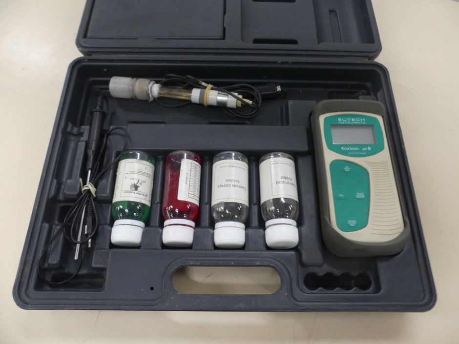 <p>pH meter portable including probe, buffers and case</p>
