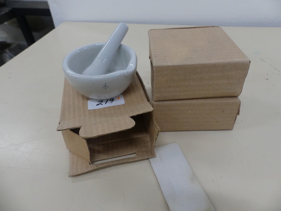 <p>Porcelain mortar & pestle 80mm diameter</p>