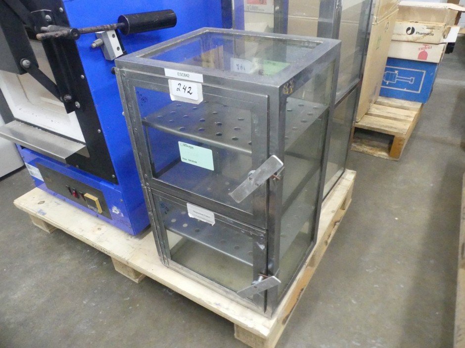 <p>Desiccator Cabinet 20 Litre</p>