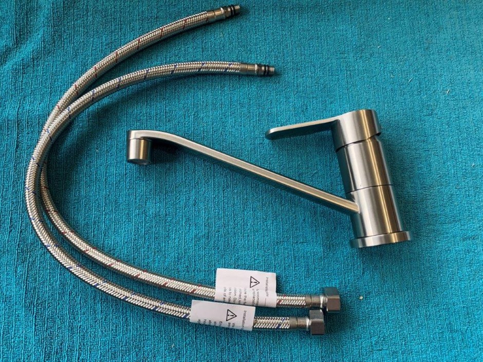 1 x FSM Swivel Kitchen/Basing Mixing Tap (Unused)