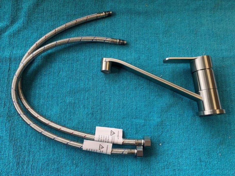 1 x FSM Swivel Kitchen/Basing Mixing Tap (Unused)