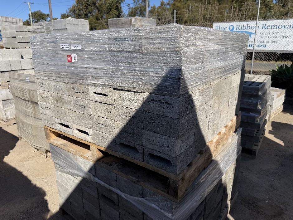 <p>Concrete Building Blocks - Code 10.03 Grey with Smooth Face 90mm x 190mm
