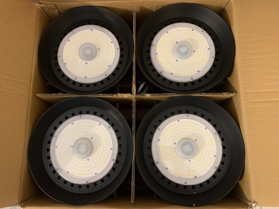 <p>1 x ERS Tech LED High Bay Lights with Remote (Unused)</p>