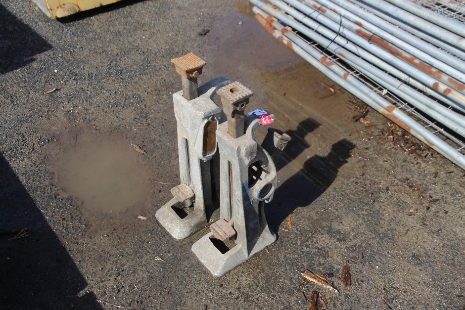 <p>Heavy Duty Toe Jacks</p>