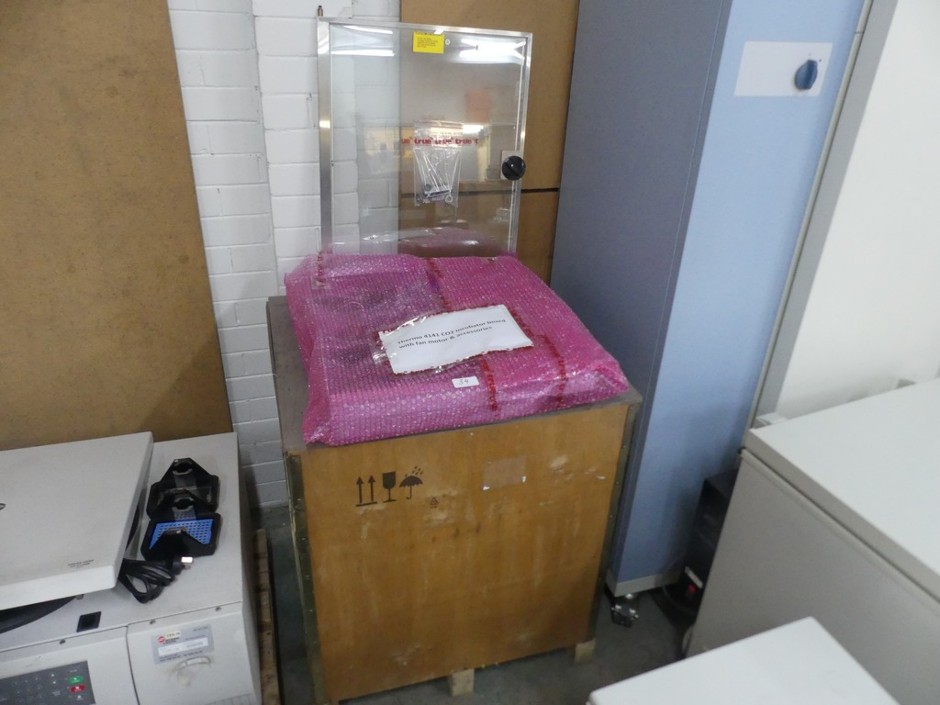 <p>Spare parts - Thermo 4141 CO2 incubator board, fan motor & accessories</