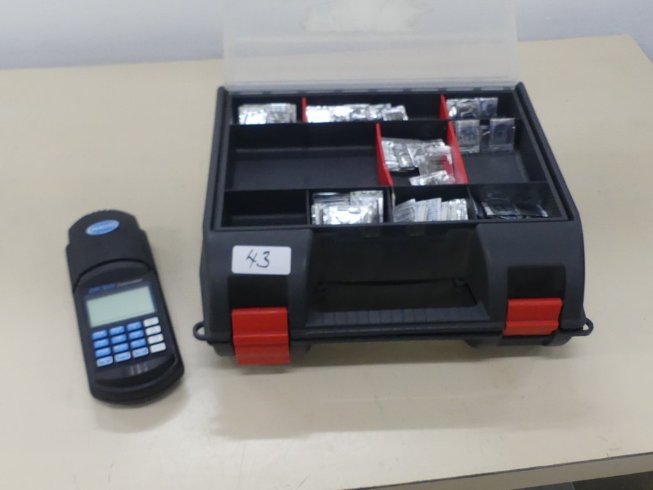 Colorimeter portable pre-programmed for 20 test parameters