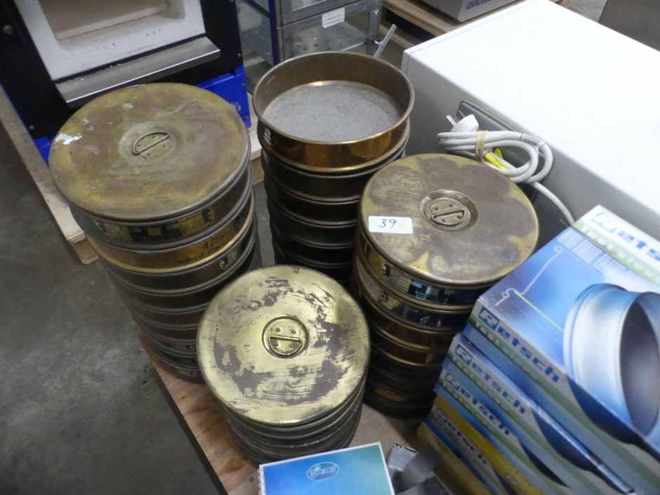 <p>Brass sieves 200mm - assorted mesh sizes</p>