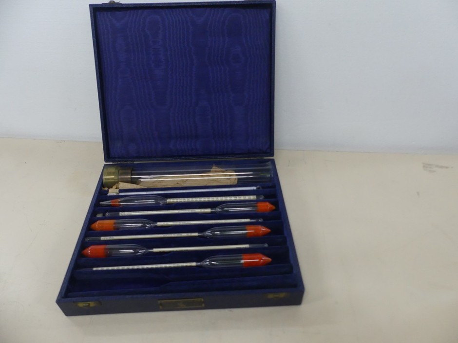 <p>Antique Cased Set of 6 Hydrometers (Varying SG)</p>