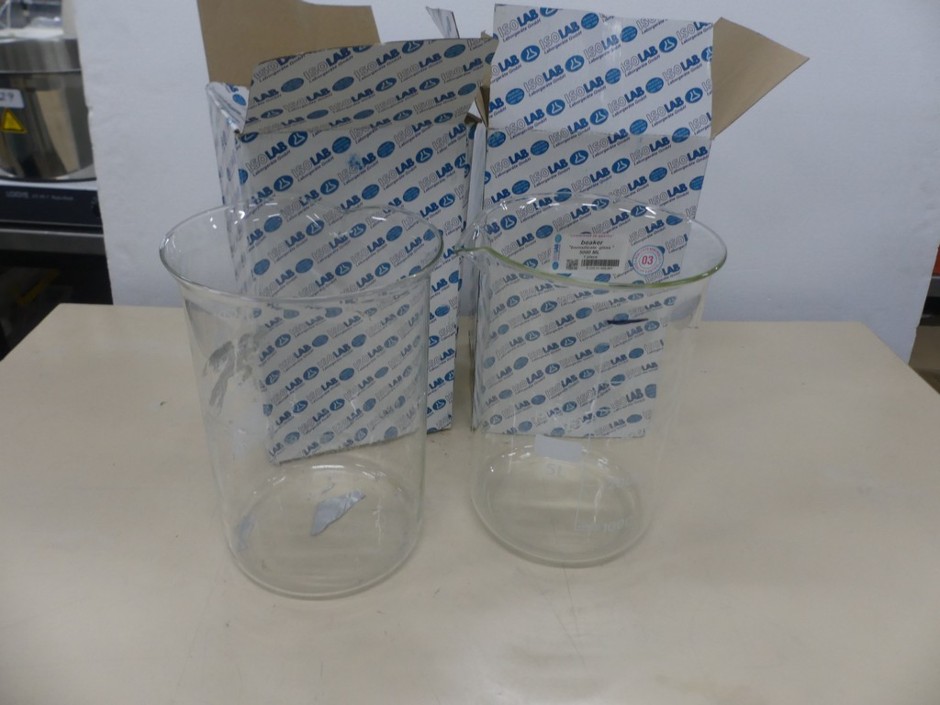 Beaker 5L Capacity Spouted with Graduations, Borosilicate Glass