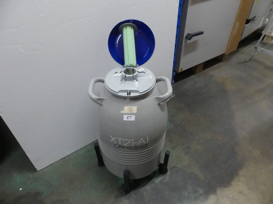 <p>Liquid Nitrogen Storage Tank 21 Litre with 6 x 11" Canisters and Neck Co