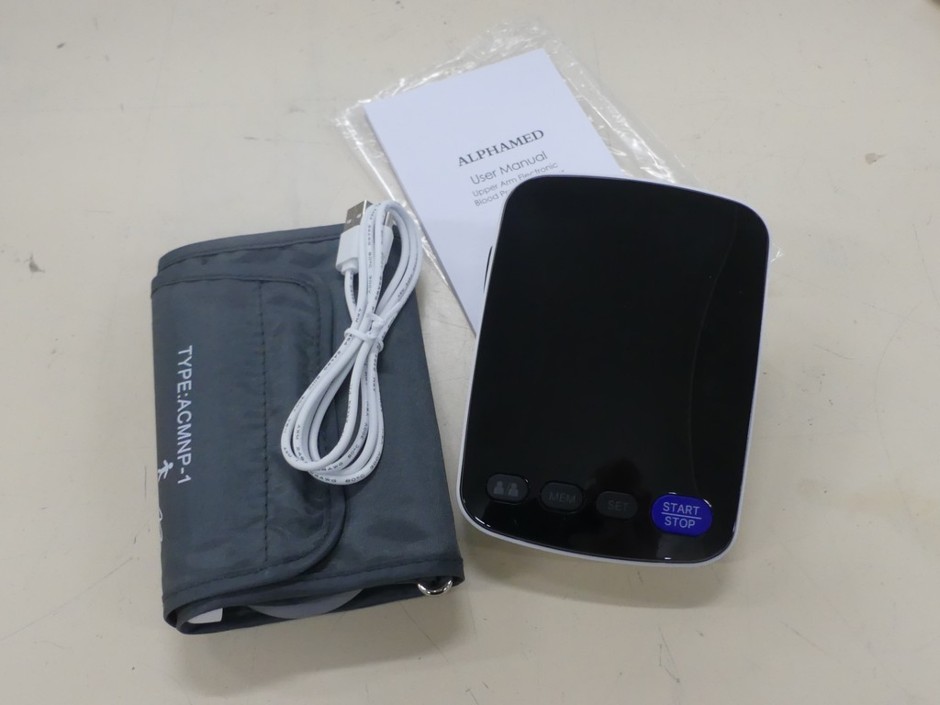 <p>Electronic blood pressure monitor with 22-42cm cuff</p>